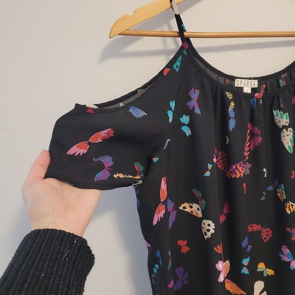 SPENSE Butterfly Off-the-Shoulder Blouse (Large) - Picture 4 of 6